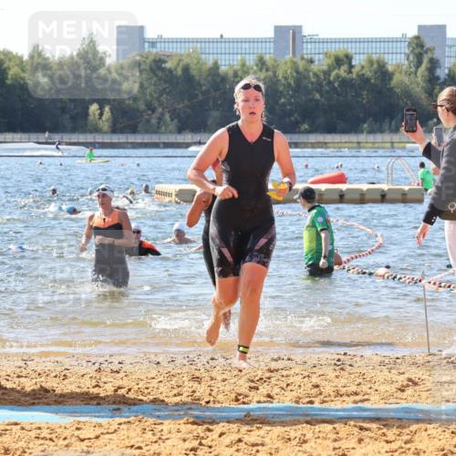 07.09.2025 - 19. Norderstedt Triathlon Luisa Fischer http://msf.ph/oto/8754788 07.09.2025 11:43:44 Schwimmen 261, 699, 1213, 1224, 1387 meine-sportfotos.de