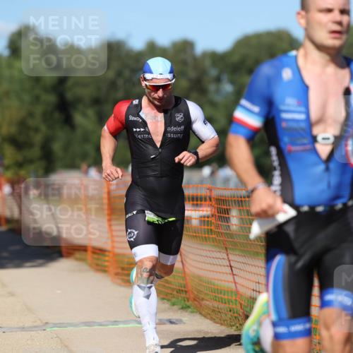 07.09.2025 - 19. Norderstedt Triathlon Michael Strokosch http://msf.ph/oto/8754794 07.09.2025 14:53:01 Laufen 969, 1002, 1041 meine-sportfotos.de