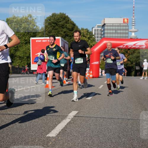 07.09.2025 - BARMER Alsterlauf Yannick Fuchs http://msf.ph/oto/8754848 07.09.2025 09:37:34 Laufen 30, 611, 5246, 5500, 6320, 599 meine-sportfotos.de