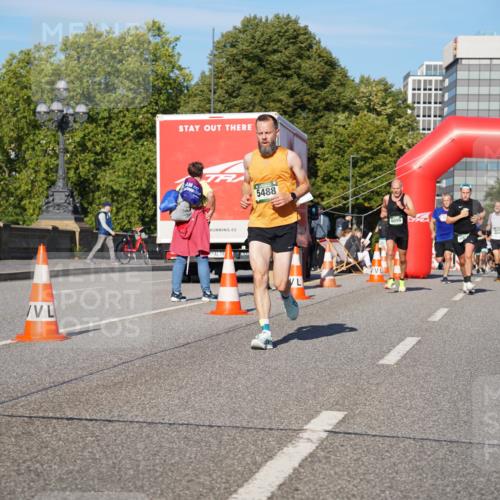 07.09.2025 - BARMER Alsterlauf Yannick Fuchs http://msf.ph/oto/8755133 07.09.2025 09:37:42 Laufen 5488, 6095 meine-sportfotos.de