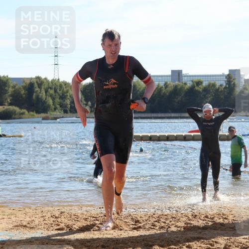 07.09.2025 - 19. Norderstedt Triathlon Luisa Fischer http://msf.ph/oto/8755136 07.09.2025 15:41:32 Schwimmen 1579, 1609, 1613, 1623 meine-sportfotos.de