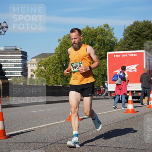 07.09.2025 - BARMER Alsterlauf Yannick Fuchs http://msf.ph/oto/8755140 07.09.2025 09:37:44 Laufen 5488, 6095 meine-sportfotos.de