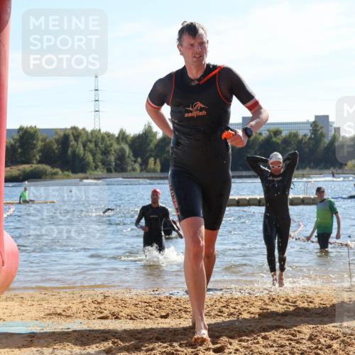 07.09.2025 - 19. Norderstedt Triathlon Luisa Fischer http://msf.ph/oto/8755148 07.09.2025 15:41:32 Schwimmen 1579, 1609, 1613, 1623 meine-sportfotos.de