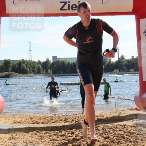 07.09.2025 - 19. Norderstedt Triathlon Luisa Fischer http://msf.ph/oto/8755158 07.09.2025 15:41:33 Schwimmen 1579, 1609, 1613, 1623 meine-sportfotos.de