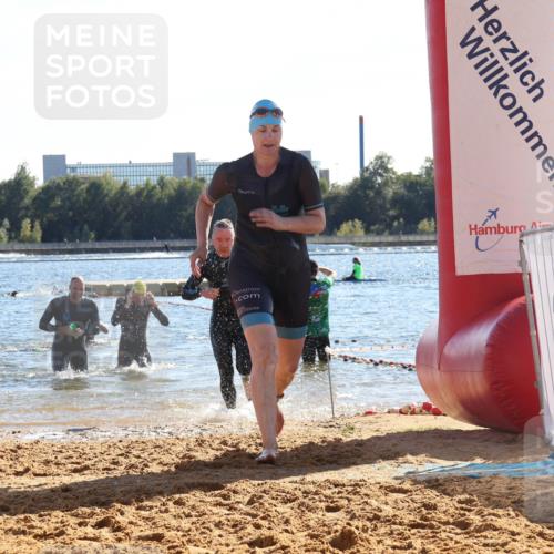 07.09.2025 - 19. Norderstedt Triathlon Luisa Fischer http://msf.ph/oto/8755307 07.09.2025 15:42:03 Schwimmen 1102, 1550, 1567 meine-sportfotos.de