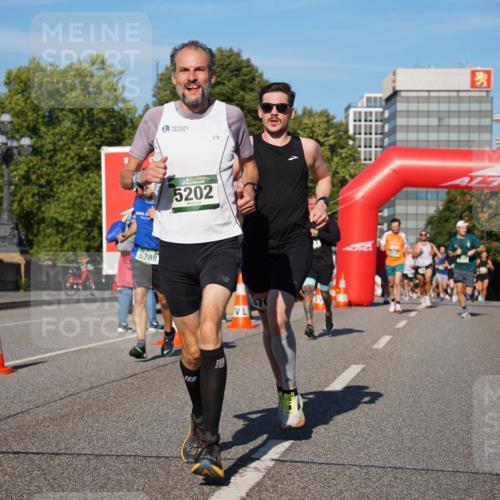 07.09.2025 - BARMER Alsterlauf Yannick Fuchs http://msf.ph/oto/8755312 07.09.2025 09:37:50 Laufen 5288, 5202, 87 meine-sportfotos.de