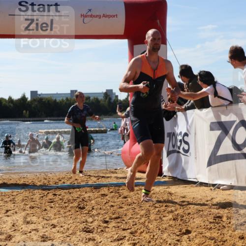 07.09.2025 - 19. Norderstedt Triathlon Luisa Fischer http://msf.ph/oto/8755318 07.09.2025 11:44:38 Schwimmen 695, 756, 1343, 1364, 1378 meine-sportfotos.de