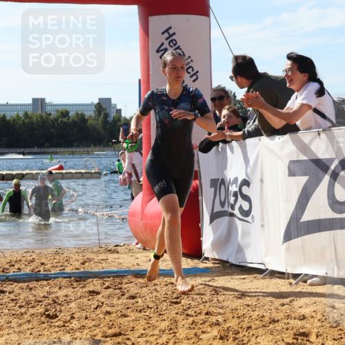 07.09.2025 - 19. Norderstedt Triathlon Luisa Fischer http://msf.ph/oto/8755326 07.09.2025 11:44:39 Schwimmen 207, 695, 756, 1343, 1364 meine-sportfotos.de
