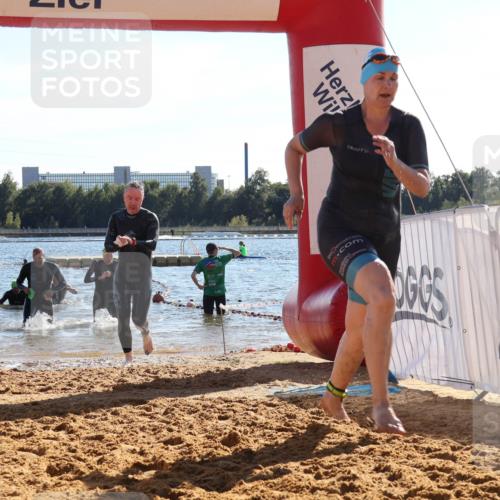 07.09.2025 - 19. Norderstedt Triathlon Luisa Fischer http://msf.ph/oto/8755327 07.09.2025 15:42:04 Schwimmen 1102, 1550, 1567 meine-sportfotos.de