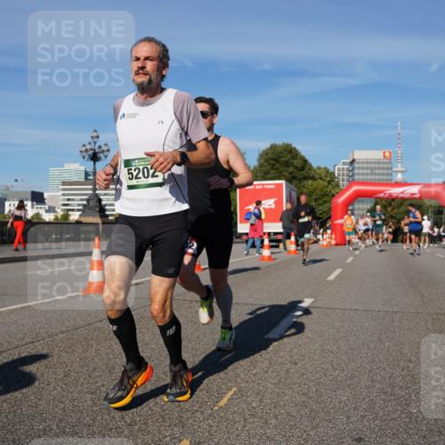 07.09.2025 - BARMER Alsterlauf Yannick Fuchs http://msf.ph/oto/8755361 07.09.2025 09:37:51 Laufen 5202 meine-sportfotos.de