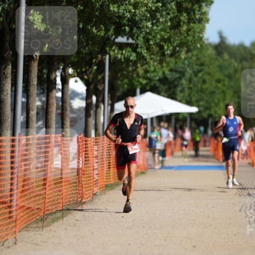 07.09.2025 - 19. Norderstedt Triathlon Michael Strokosch http://msf.ph/oto/8755530 07.09.2025 10:41:41 Laufen 673, 1132, 1148 meine-sportfotos.de