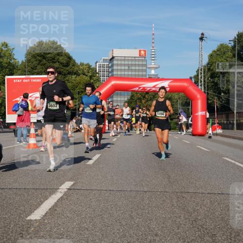 07.09.2025 - BARMER Alsterlauf Yannick Fuchs http://msf.ph/oto/8755668 07.09.2025 09:37:59 Laufen 3877, 3602, 5495, 030, 5496 meine-sportfotos.de