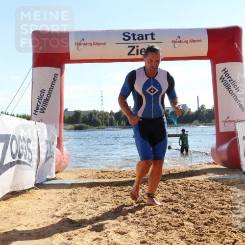 07.09.2025 - 19. Norderstedt Triathlon Luisa Fischer http://msf.ph/oto/8755703 07.09.2025 15:43:21 Schwimmen 1562, 1568, 1621 meine-sportfotos.de