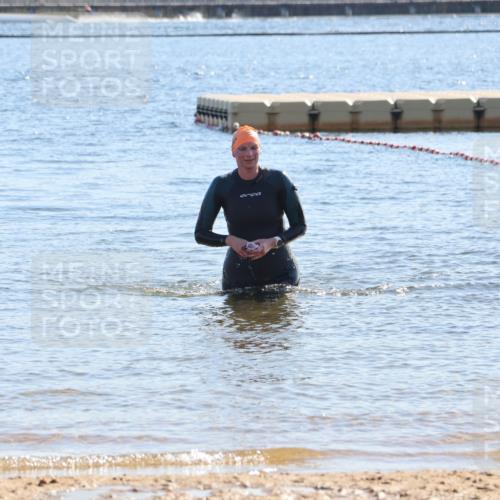 07.09.2025 - 19. Norderstedt Triathlon Luisa Fischer http://msf.ph/oto/8755843 07.09.2025 15:46:40 Schwimmen  meine-sportfotos.de