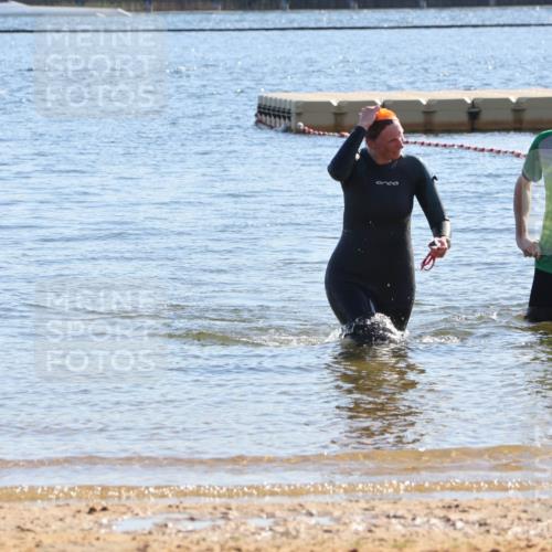 07.09.2025 - 19. Norderstedt Triathlon Luisa Fischer http://msf.ph/oto/8755878 07.09.2025 15:46:43 Schwimmen  meine-sportfotos.de