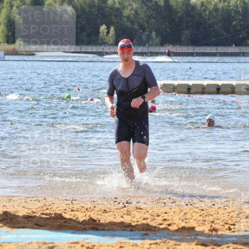 07.09.2025 - 19. Norderstedt Triathlon Luisa Fischer http://msf.ph/oto/8755988 07.09.2025 11:45:22 Schwimmen 195, 210, 282, 761 meine-sportfotos.de