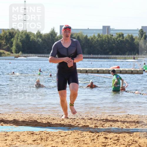 07.09.2025 - 19. Norderstedt Triathlon Luisa Fischer http://msf.ph/oto/8756051 07.09.2025 11:45:24 Schwimmen 195, 210, 282, 761 meine-sportfotos.de