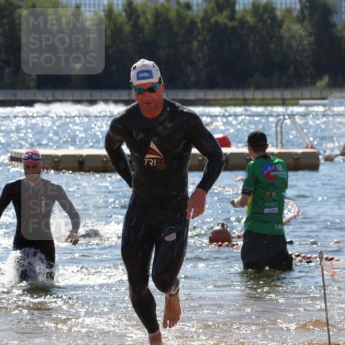 07.09.2025 - 19. Norderstedt Triathlon Luisa Fischer http://msf.ph/oto/8756090 07.09.2025 13:27:36 Schwimmen 880, 969, 1002, 1017 meine-sportfotos.de
