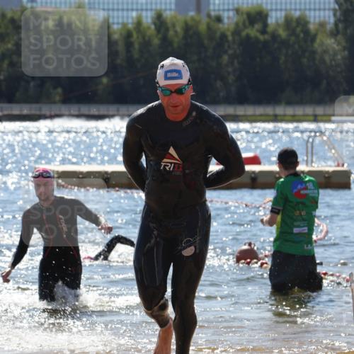 07.09.2025 - 19. Norderstedt Triathlon Luisa Fischer http://msf.ph/oto/8756093 07.09.2025 13:27:36 Schwimmen 880, 969, 1002, 1017 meine-sportfotos.de