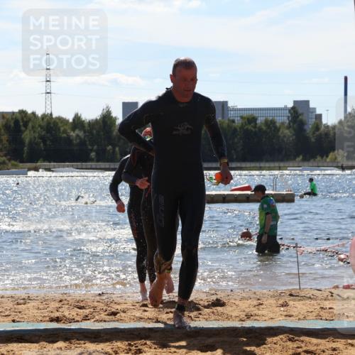 07.09.2025 - 19. Norderstedt Triathlon Luisa Fischer http://msf.ph/oto/8756146 07.09.2025 13:27:41 Schwimmen 880, 969, 1002, 1421 meine-sportfotos.de