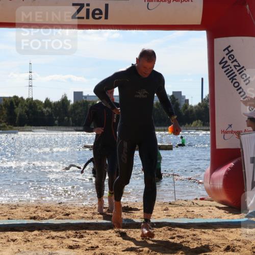 07.09.2025 - 19. Norderstedt Triathlon Luisa Fischer http://msf.ph/oto/8756154 07.09.2025 13:27:41 Schwimmen 880, 969, 1002, 1421 meine-sportfotos.de
