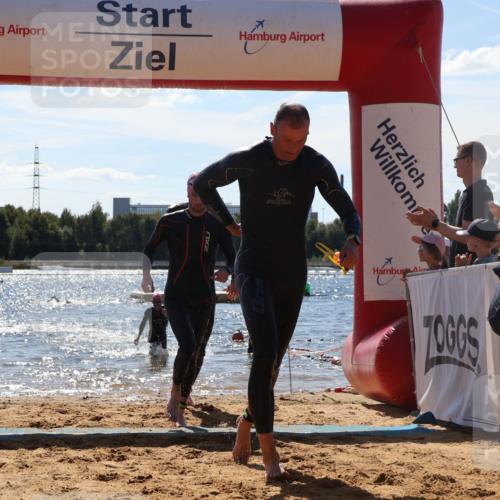07.09.2025 - 19. Norderstedt Triathlon Luisa Fischer http://msf.ph/oto/8756158 07.09.2025 13:27:42 Schwimmen 880, 969, 975, 1002, 1421 meine-sportfotos.de