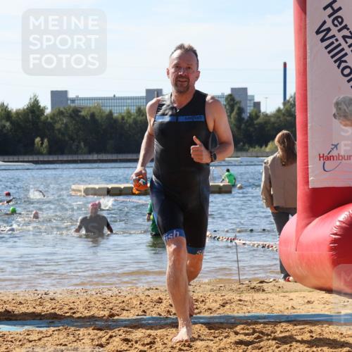 07.09.2025 - 19. Norderstedt Triathlon Luisa Fischer http://msf.ph/oto/8756168 07.09.2025 11:45:39 Schwimmen 696, 850 meine-sportfotos.de