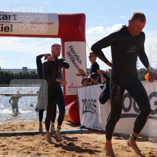 07.09.2025 - 19. Norderstedt Triathlon Luisa Fischer http://msf.ph/oto/8756174 07.09.2025 13:27:43 Schwimmen 880, 969, 975, 1002, 1421 meine-sportfotos.de