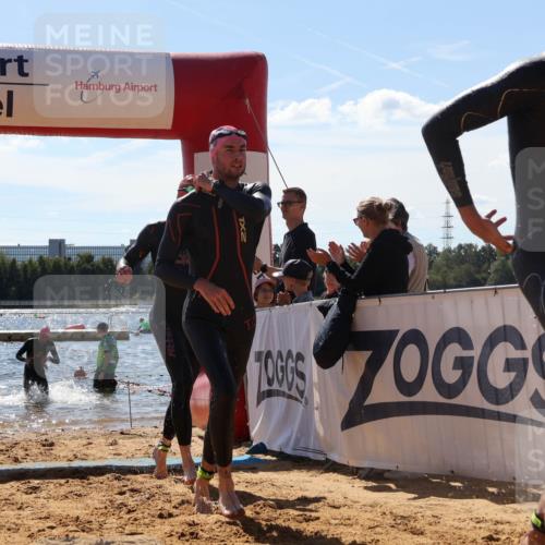07.09.2025 - 19. Norderstedt Triathlon Luisa Fischer http://msf.ph/oto/8756181 07.09.2025 13:27:43 Schwimmen 880, 969, 975, 1002, 1421 meine-sportfotos.de