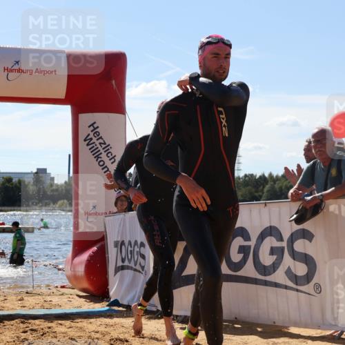 07.09.2025 - 19. Norderstedt Triathlon Luisa Fischer http://msf.ph/oto/8756185 07.09.2025 13:27:44 Schwimmen 880, 969, 975, 1002, 1421 meine-sportfotos.de