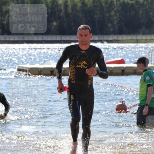 07.09.2025 - 19. Norderstedt Triathlon Luisa Fischer http://msf.ph/oto/8756190 07.09.2025 13:27:45 Schwimmen 880, 969, 975, 1002, 1421 meine-sportfotos.de