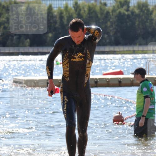 07.09.2025 - 19. Norderstedt Triathlon Luisa Fischer http://msf.ph/oto/8756198 07.09.2025 13:27:46 Schwimmen 880, 969, 975, 1002, 1421 meine-sportfotos.de