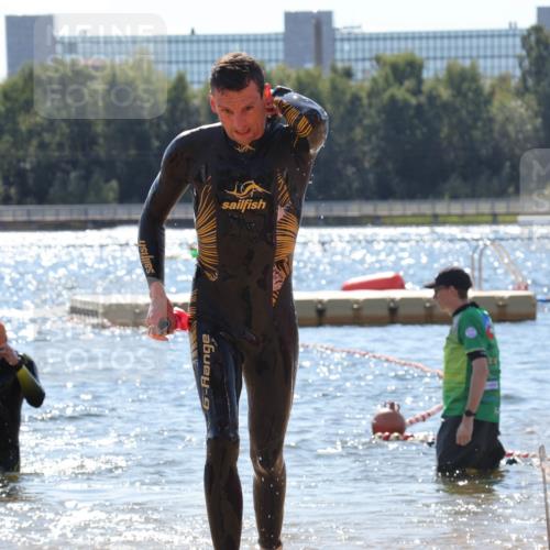 07.09.2025 - 19. Norderstedt Triathlon Luisa Fischer http://msf.ph/oto/8756209 07.09.2025 13:27:47 Schwimmen 880, 969, 975, 1002, 1421 meine-sportfotos.de