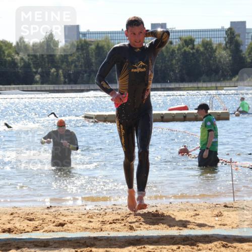 07.09.2025 - 19. Norderstedt Triathlon Luisa Fischer http://msf.ph/oto/8756212 07.09.2025 13:27:47 Schwimmen 880, 969, 975, 1002, 1421 meine-sportfotos.de