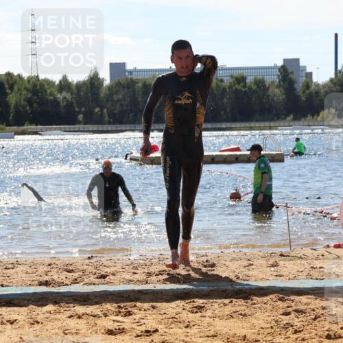 07.09.2025 - 19. Norderstedt Triathlon Luisa Fischer http://msf.ph/oto/8756217 07.09.2025 13:27:47 Schwimmen 880, 969, 975, 1002, 1421 meine-sportfotos.de