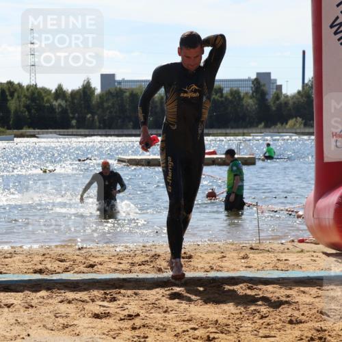 07.09.2025 - 19. Norderstedt Triathlon Luisa Fischer http://msf.ph/oto/8756225 07.09.2025 13:27:48 Schwimmen 880, 969, 975, 1002, 1421 meine-sportfotos.de