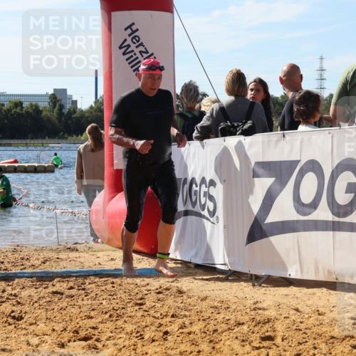 07.09.2025 - 19. Norderstedt Triathlon Luisa Fischer http://msf.ph/oto/8756263 07.09.2025 11:45:52 Schwimmen 727, 780 meine-sportfotos.de