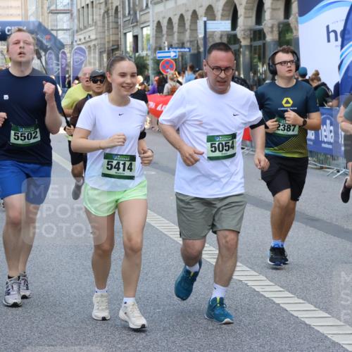 07.09.2025 - BARMER Alsterlauf Strokosch-Dieckow http://msf.ph/oto/8756266 07.09.2025 10:13:59 Ziel 2129, 2166, 2225, 2232, 2296, 2403, 2688, 2712, 2873, 2929, 2930, 3236, 3346, 3503, 3504, 3734, 3929, 4108, 4213, 4489, 4553, 4699, 5062, 5277, 5278, 5468, 5795, 6145, 6165, 6284, 6337, 8101, 8120, 8257 meine-sportfotos.de