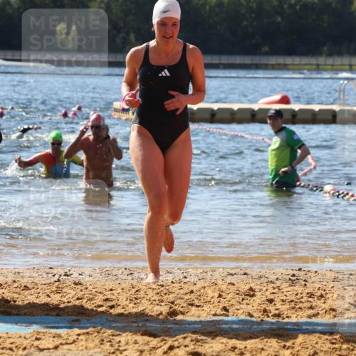 07.09.2025 - 19. Norderstedt Triathlon Luisa Fischer http://msf.ph/oto/8756325 07.09.2025 11:45:56 Schwimmen 727, 780 meine-sportfotos.de