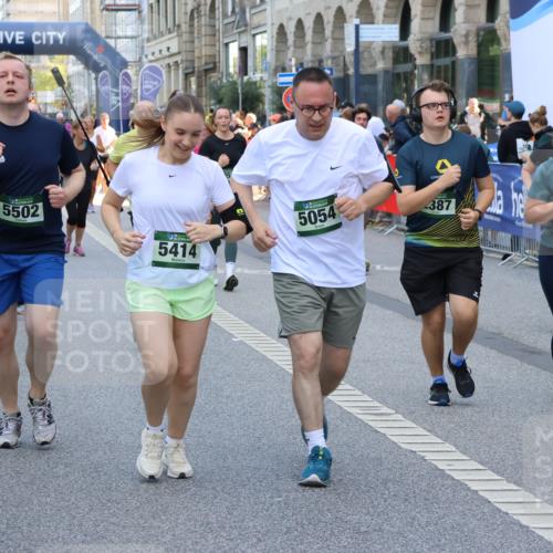 07.09.2025 - BARMER Alsterlauf Strokosch-Dieckow http://msf.ph/oto/8756504 07.09.2025 10:13:58 Ziel 2129, 2166, 2225, 2232, 2296, 2403, 2688, 2712, 2873, 2929, 2930, 3236, 3346, 3503, 3504, 3697, 3734, 3735, 3929, 4213, 4489, 4553, 4699, 5062, 5277, 5278, 5468, 5795, 6145, 6165, 6282, 6284, 6337, 8101, 8120, 8224, 8257 meine-sportfotos.de