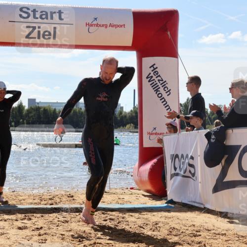07.09.2025 - 19. Norderstedt Triathlon Luisa Fischer http://msf.ph/oto/8756512 07.09.2025 13:28:43 Schwimmen 962, 979, 1040 meine-sportfotos.de