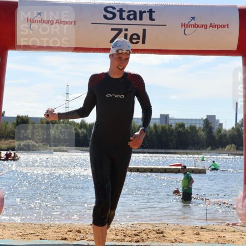 07.09.2025 - 19. Norderstedt Triathlon Luisa Fischer http://msf.ph/oto/8756533 07.09.2025 13:28:45 Schwimmen 962, 979, 1040 meine-sportfotos.de