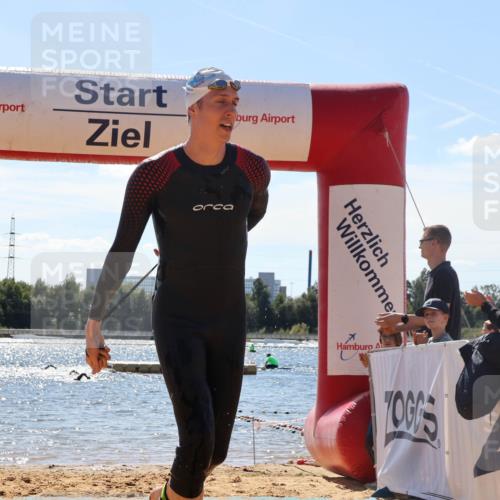 07.09.2025 - 19. Norderstedt Triathlon Luisa Fischer http://msf.ph/oto/8756541 07.09.2025 13:28:45 Schwimmen 962, 979, 1040 meine-sportfotos.de
