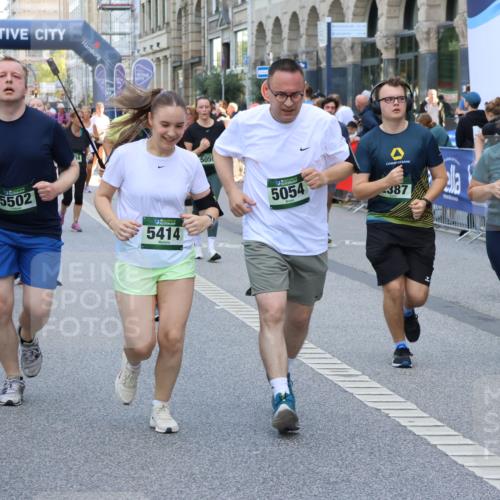 07.09.2025 - BARMER Alsterlauf Strokosch-Dieckow http://msf.ph/oto/8756548 07.09.2025 10:13:58 Ziel 2129, 2166, 2225, 2232, 2296, 2403, 2688, 2712, 2873, 2929, 2930, 3236, 3346, 3503, 3504, 3697, 3734, 3735, 3929, 4213, 4489, 4553, 4699, 5062, 5277, 5278, 5468, 5795, 6145, 6165, 6282, 6284, 6337, 8101, 8120, 8224, 8257 meine-sportfotos.de