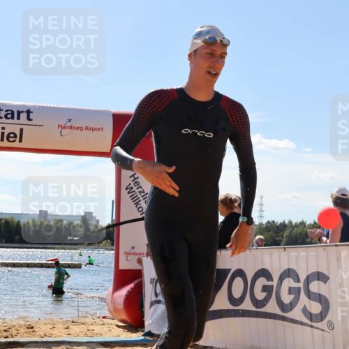 07.09.2025 - 19. Norderstedt Triathlon Luisa Fischer http://msf.ph/oto/8756554 07.09.2025 13:28:46 Schwimmen 962, 979, 1040 meine-sportfotos.de