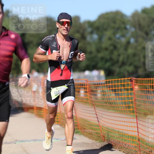 07.09.2025 - 19. Norderstedt Triathlon Michael Strokosch http://msf.ph/oto/8756579 07.09.2025 14:54:14 Laufen 981, 1038, 1465 meine-sportfotos.de