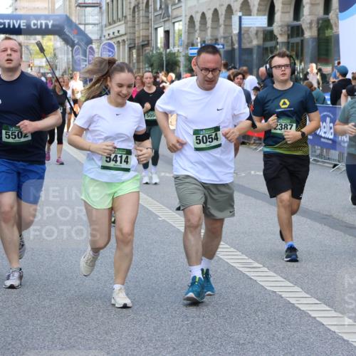 07.09.2025 - BARMER Alsterlauf Strokosch-Dieckow http://msf.ph/oto/8756585 07.09.2025 10:13:58 Ziel 2129, 2166, 2225, 2232, 2296, 2403, 2688, 2712, 2873, 2929, 2930, 3236, 3346, 3503, 3504, 3697, 3734, 3735, 3929, 4213, 4489, 4553, 4699, 5062, 5277, 5278, 5468, 5795, 6145, 6165, 6282, 6284, 6337, 8101, 8120, 8224, 8257 meine-sportfotos.de