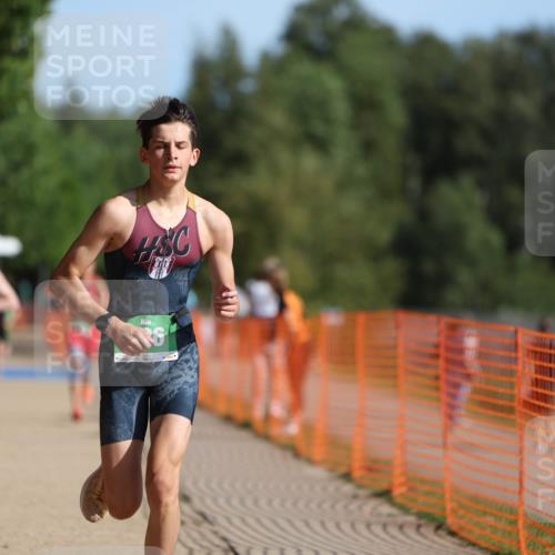 07.09.2025 - 19. Norderstedt Triathlon Michael Strokosch http://msf.ph/oto/8756615 07.09.2025 10:42:29 Laufen 652, 672, 686 meine-sportfotos.de