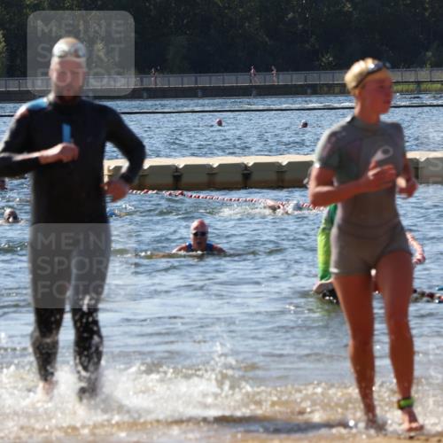 07.09.2025 - 19. Norderstedt Triathlon Luisa Fischer http://msf.ph/oto/8756690 07.09.2025 11:46:29 Schwimmen 244, 258, 724, 737 meine-sportfotos.de