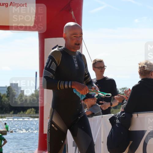 07.09.2025 - 19. Norderstedt Triathlon Luisa Fischer http://msf.ph/oto/8756738 07.09.2025 13:29:50 Schwimmen 422, 988 meine-sportfotos.de